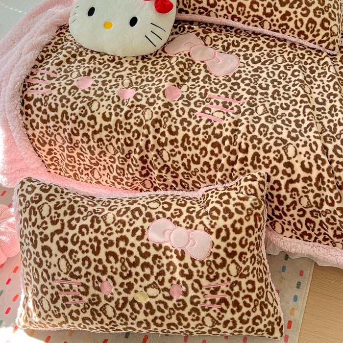 91家纺网 家纺一手货源 找家纺 繁花家居 2025新款羊羔绒牛奶绒绣花喵喵系列毛毯 表情喵-豹纹