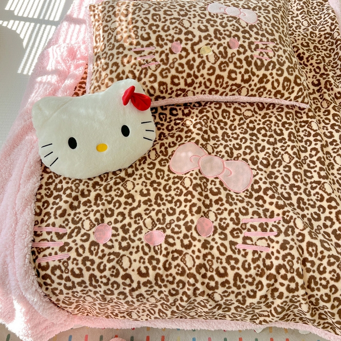 91家纺网 家纺一手货源 找家纺 繁花家居 2025新款羊羔绒牛奶绒绣花喵喵系列毛毯 表情喵-豹纹