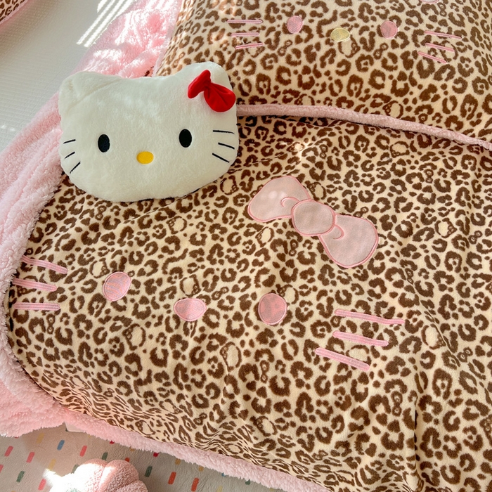 91家纺网 家纺一手货源 找家纺 繁花家居 2025新款羊羔绒牛奶绒绣花喵喵系列毛毯 表情喵-豹纹