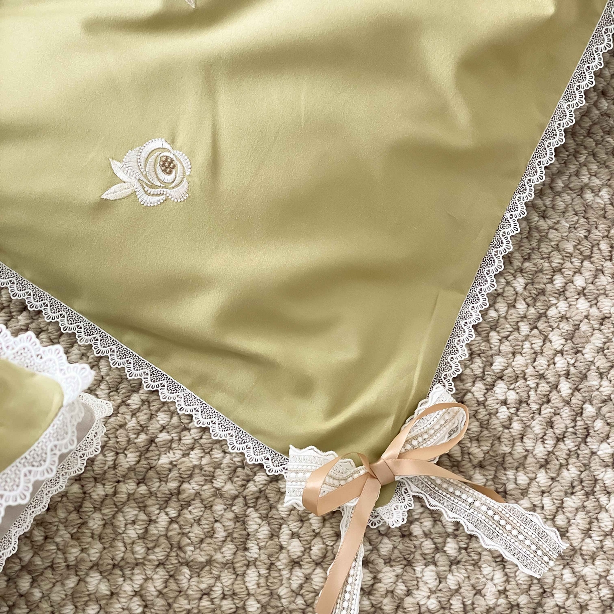 91家纺网 家纺一手货源 找家纺 佳汐蓝家纺 2025秋冬新款新疆长绒棉全棉纯棉刺绣蕾丝四件套-场景二梦幻芭蕾 梦幻芭蕾-绿