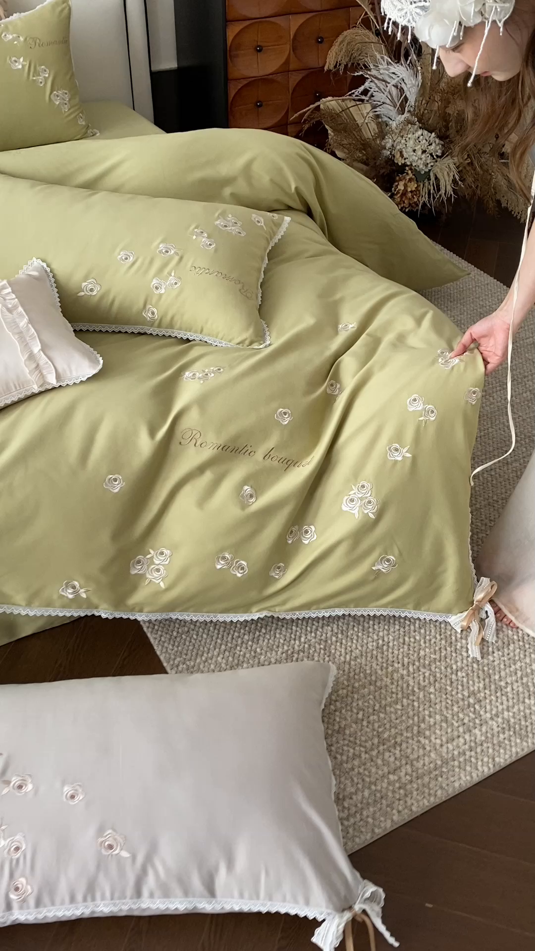 91家纺网 家纺一手货源 找家纺 佳汐蓝家纺 2025秋冬新款新疆长绒棉全棉纯棉刺绣蕾丝四件套-场景二梦幻芭蕾 梦幻芭蕾-绿