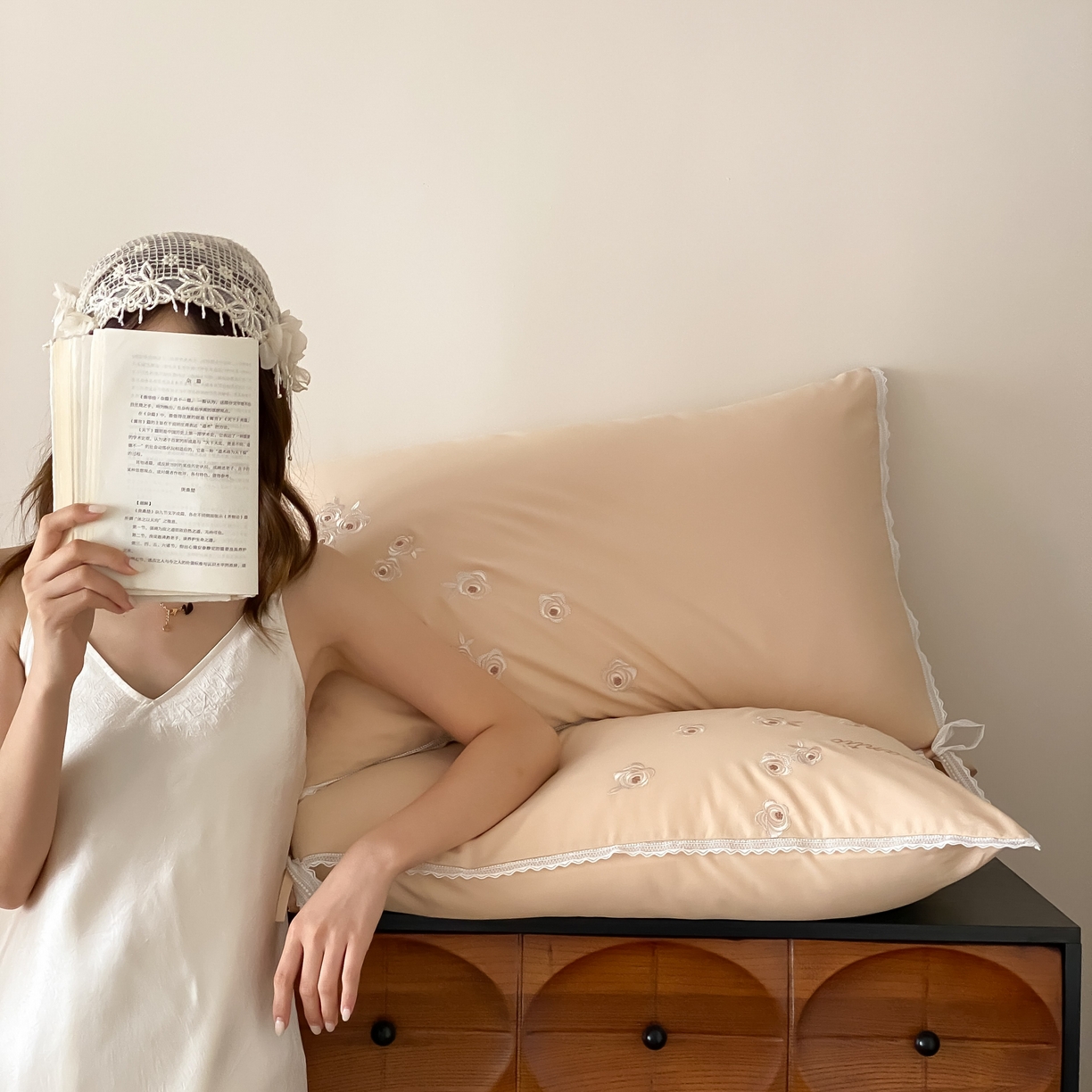 91家纺网 家纺一手货源 找家纺 佳汐蓝家纺 2025秋冬新款新疆长绒棉全棉纯棉刺绣蕾丝四件套-场景二梦幻芭蕾 梦幻芭蕾-奶芙咖