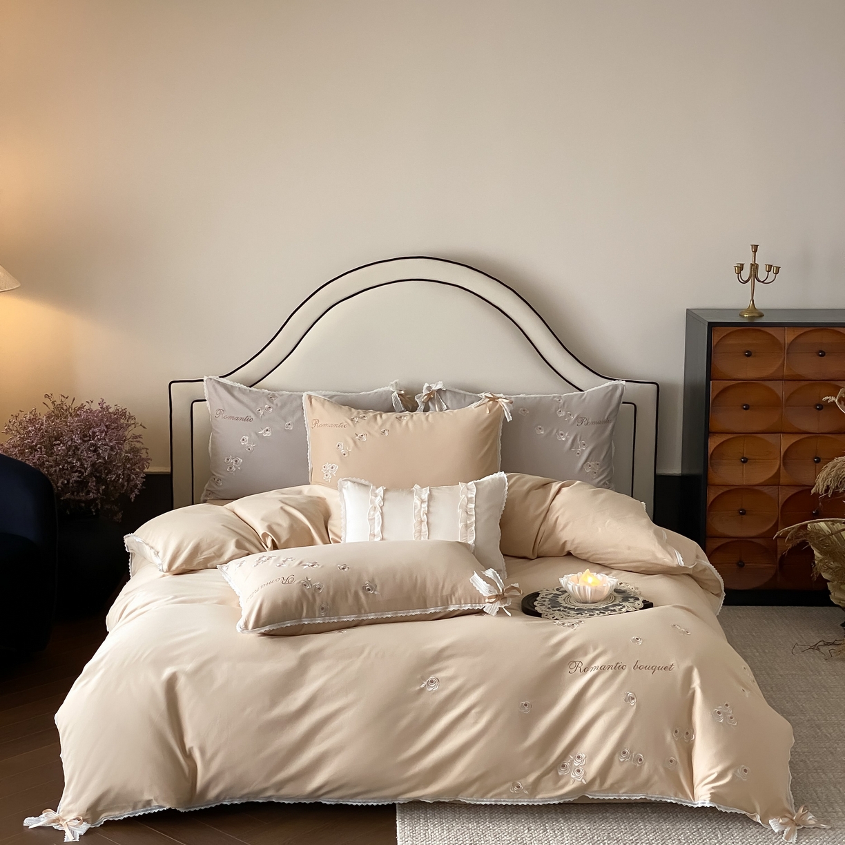 91家纺网 家纺一手货源 找家纺 佳汐蓝家纺 2025秋冬新款新疆长绒棉全棉纯棉刺绣蕾丝四件套-场景二梦幻芭蕾 梦幻芭蕾-奶芙咖