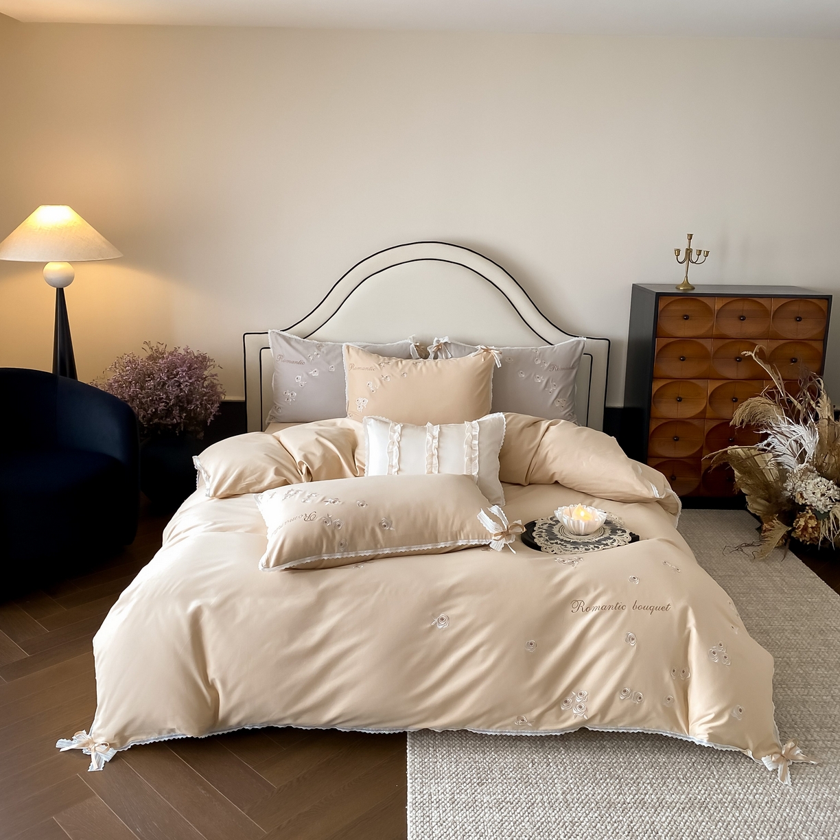 91家纺网 家纺一手货源 找家纺 佳汐蓝家纺 2025秋冬新款新疆长绒棉全棉纯棉刺绣蕾丝四件套-场景二梦幻芭蕾 梦幻芭蕾-奶芙咖