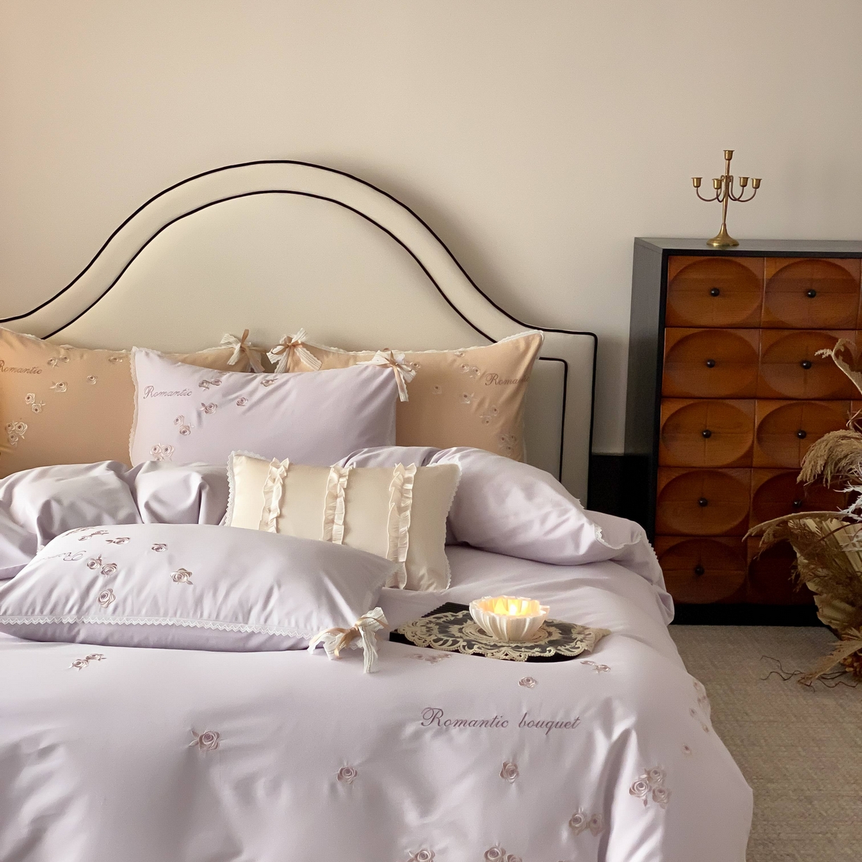 91家纺网 家纺一手货源 找家纺 佳汐蓝家纺 2025秋冬新款新疆长绒棉全棉纯棉刺绣蕾丝四件套-场景二梦幻芭蕾 梦幻芭蕾-紫