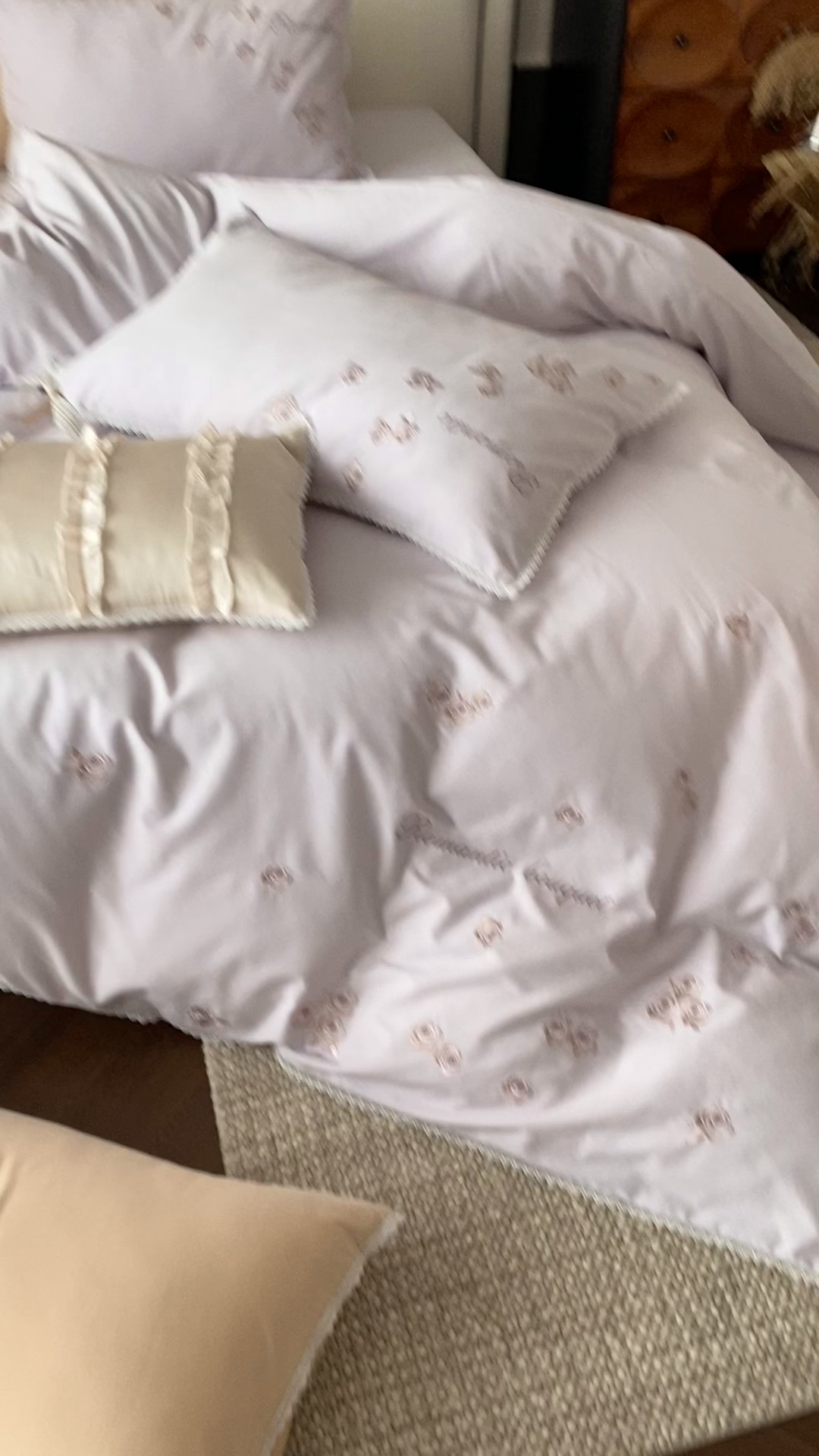 91家纺网 家纺一手货源 找家纺 佳汐蓝家纺 2025秋冬新款新疆长绒棉全棉纯棉刺绣蕾丝四件套-场景二梦幻芭蕾 梦幻芭蕾-紫