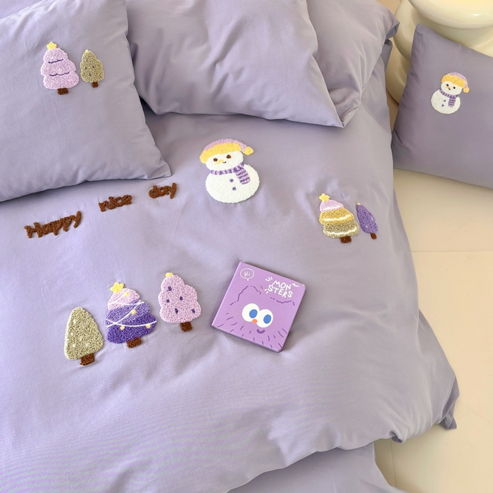 91家纺网 家纺一手货源 找家纺 如意朵 2025新款全棉加厚磨毛绣花四件套风格一（专版花型） 梦幻森林紫