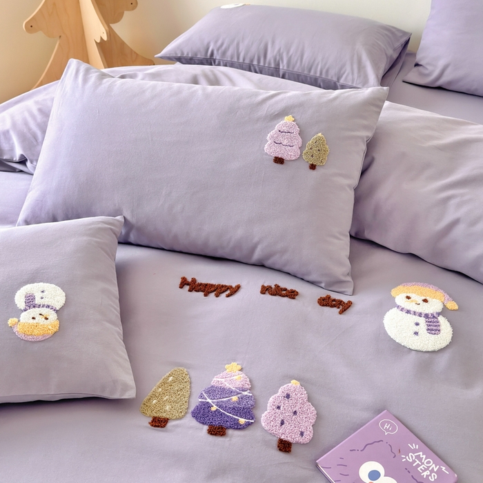 91家纺网 家纺一手货源 找家纺 如意朵 2025新款全棉加厚磨毛绣花四件套风格一（专版花型） 梦幻森林紫