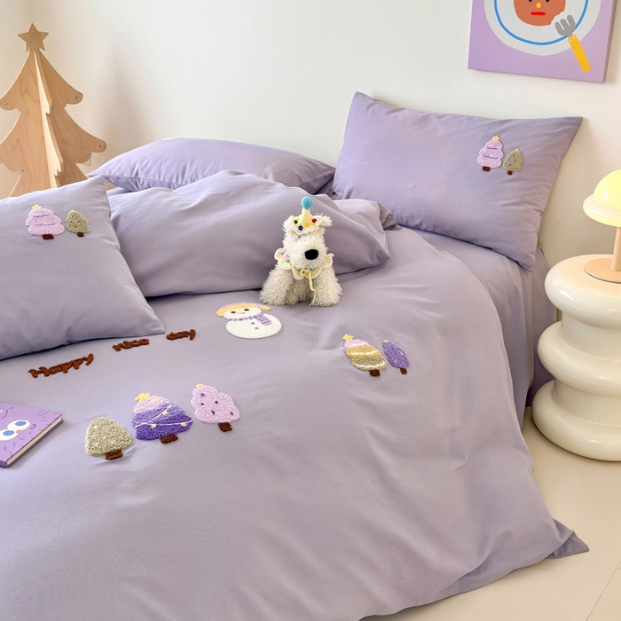 91家纺网 家纺一手货源 找家纺 如意朵 2025新款全棉加厚磨毛绣花四件套风格一（专版花型） 梦幻森林紫