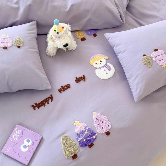 91家纺网 家纺一手货源 找家纺 如意朵 2025新款全棉加厚磨毛绣花四件套风格一（专版花型） 梦幻森林紫