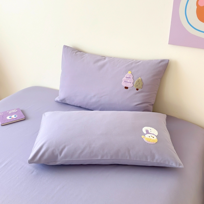 91家纺网 家纺一手货源 找家纺 如意朵 2025新款全棉加厚磨毛绣花四件套风格一（专版花型） 梦幻森林紫