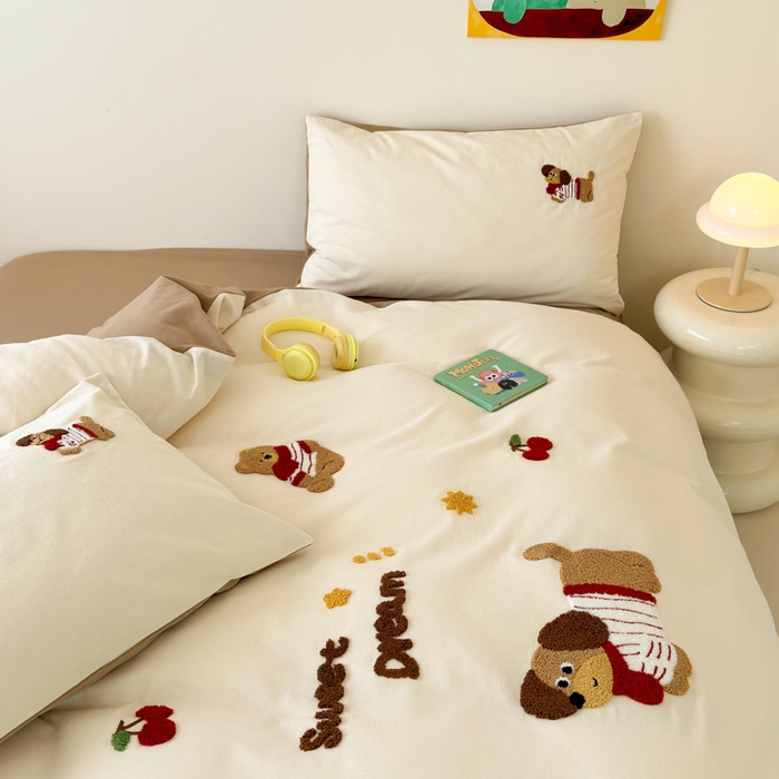 91家纺网 家纺一手货源 找家纺 如意朵 2025新款全棉加厚磨毛绣花四件套风格一（专版花型） 甜心狗狗