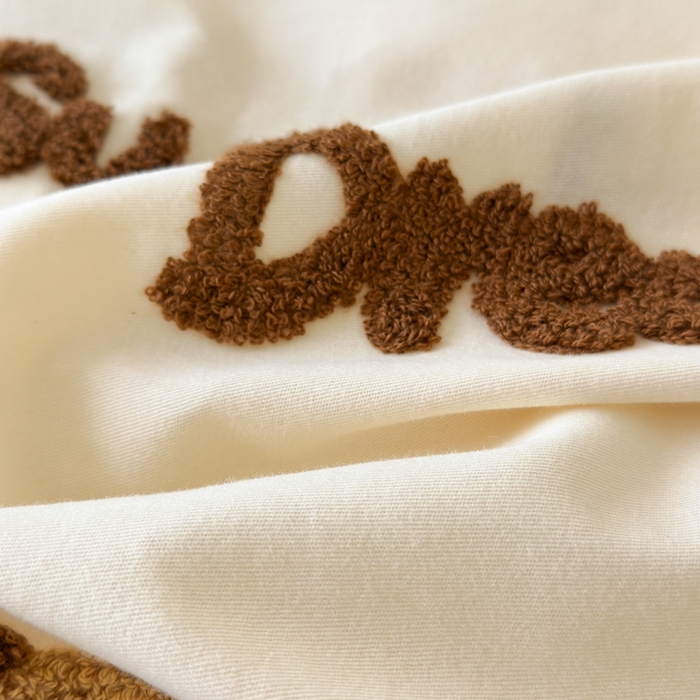 91家纺网 家纺一手货源 找家纺 如意朵 2025新款全棉加厚磨毛绣花四件套风格一（专版花型） 甜心狗狗