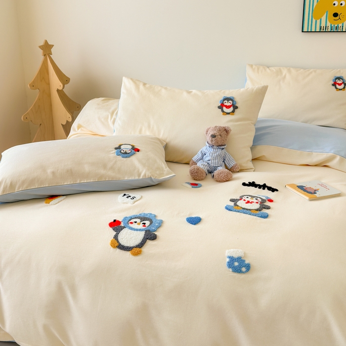 91家纺网 家纺一手货源 找家纺 如意朵 2025新款全棉加厚磨毛绣花四件套风格一（专版花型） 追梦企鹅米