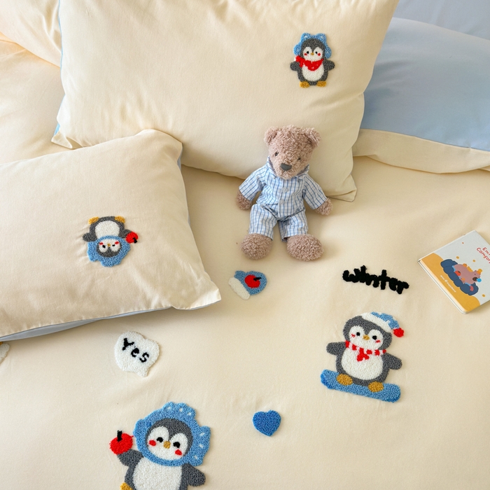 91家纺网 家纺一手货源 找家纺 如意朵 2025新款全棉加厚磨毛绣花四件套风格一（专版花型） 追梦企鹅米