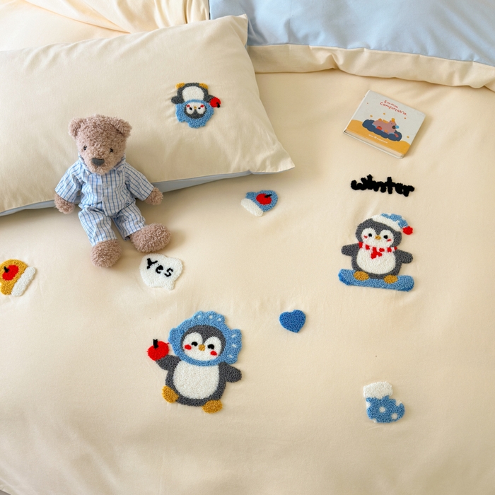 91家纺网 家纺一手货源 找家纺 如意朵 2025新款全棉加厚磨毛绣花四件套风格一（专版花型） 追梦企鹅米