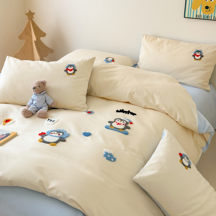 91家纺网 家纺一手货源 找家纺 如意朵 2025新款全棉加厚磨毛绣花四件套风格一（专版花型） 追梦企鹅米