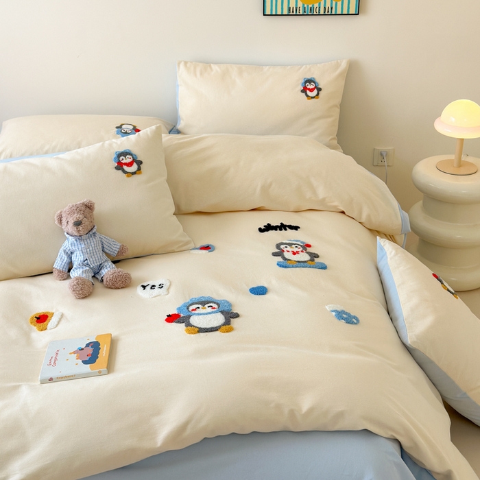 91家纺网 家纺一手货源 找家纺 如意朵 2025新款全棉加厚磨毛绣花四件套风格一（专版花型） 追梦企鹅米