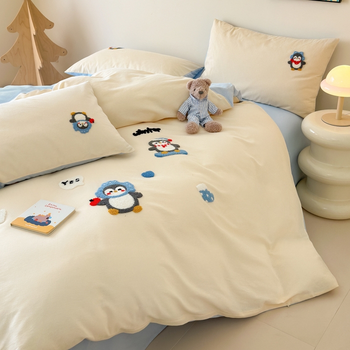 91家纺网 家纺一手货源 找家纺 如意朵 2025新款全棉加厚磨毛绣花四件套风格一（专版花型） 追梦企鹅米