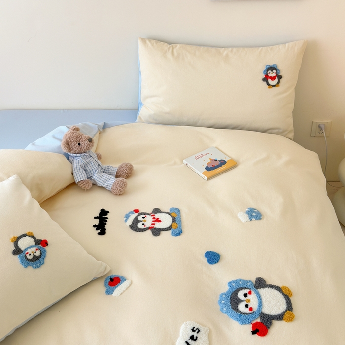 91家纺网 家纺一手货源 找家纺 如意朵 2025新款全棉加厚磨毛绣花四件套风格一（专版花型） 追梦企鹅米