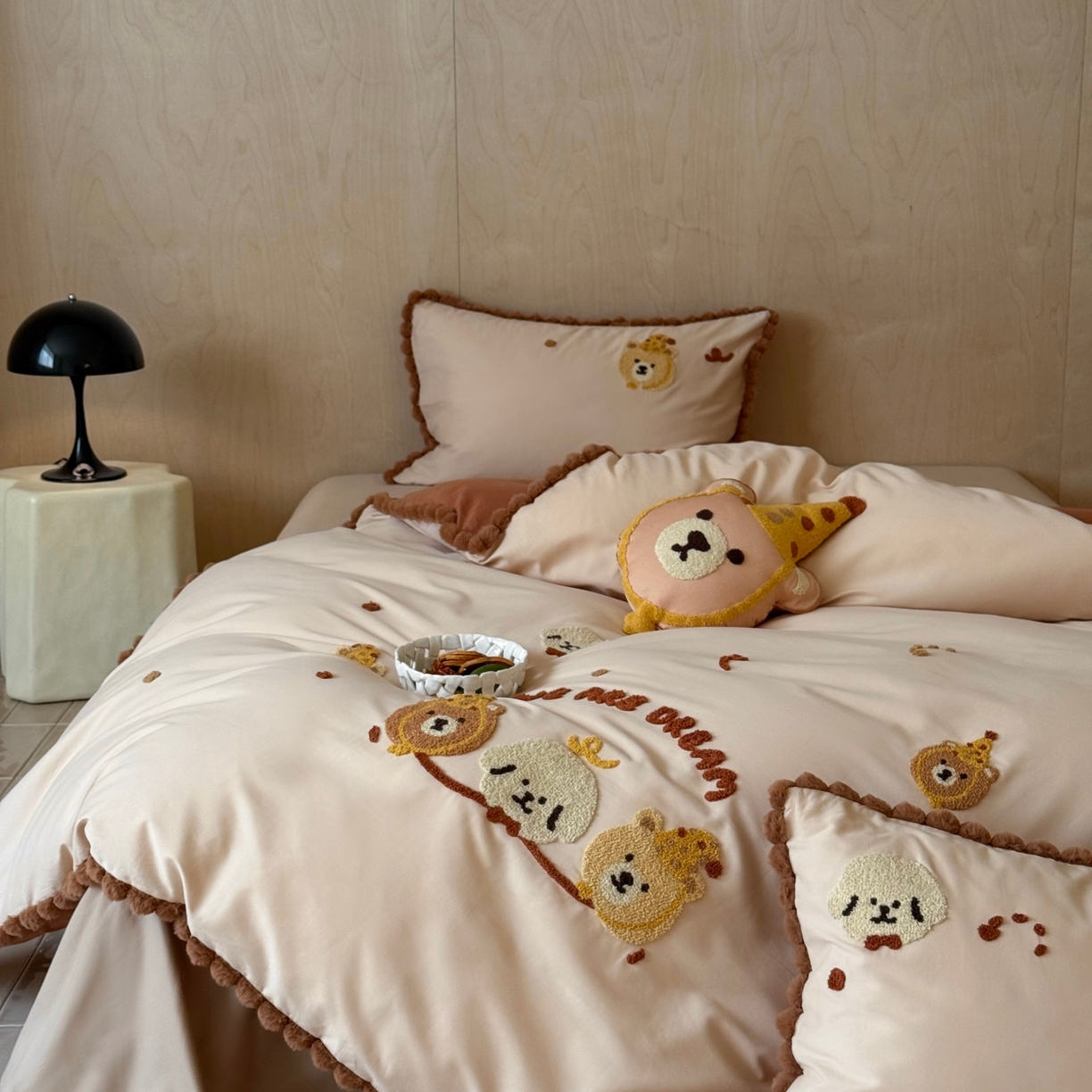 91家纺网 家纺一手货源 找家纺 （总）佳汐蓝家纺 2025秋冬新款毛巾绣长绒棉全棉纯棉四件套栗子团团