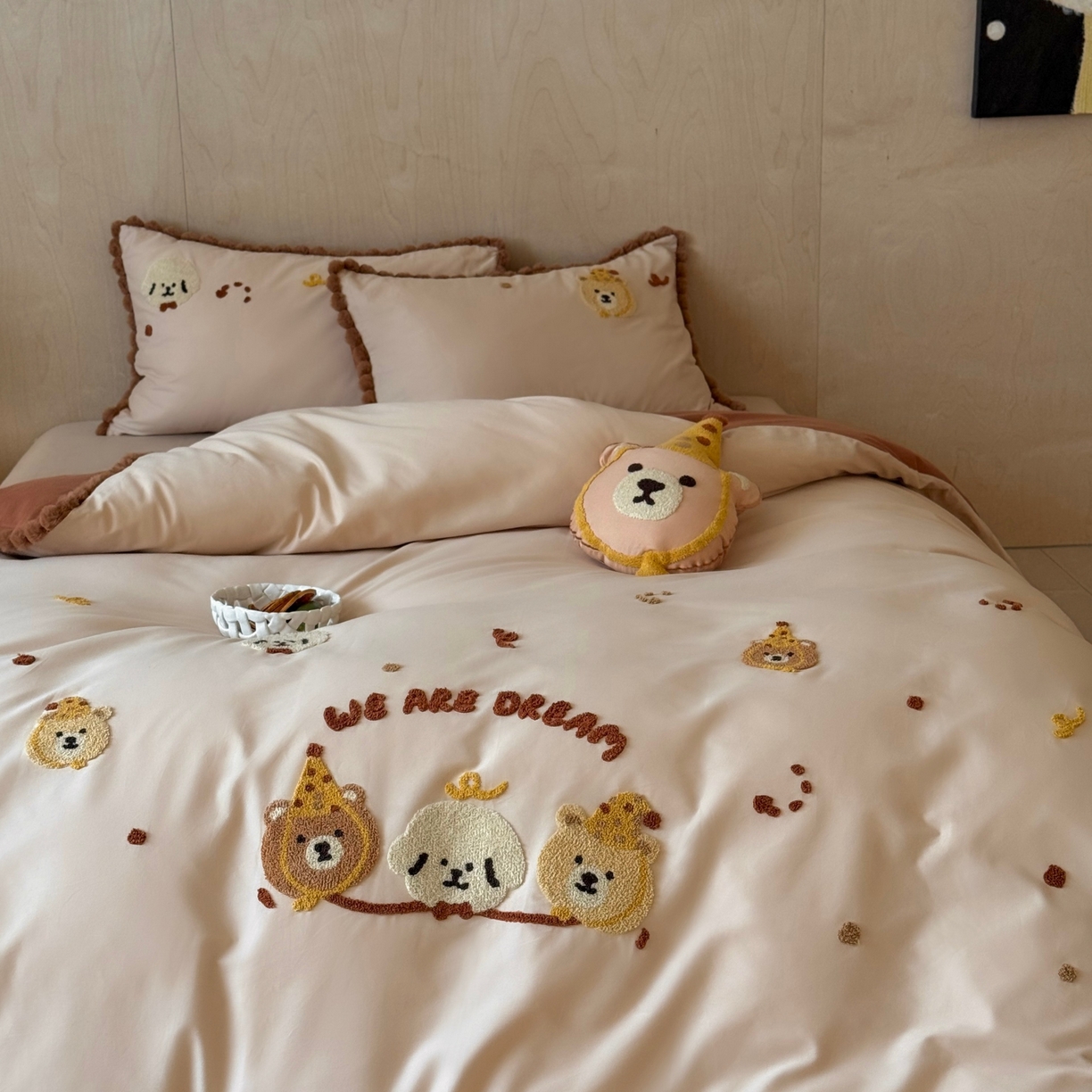 91家纺网 家纺一手货源 找家纺 （总）佳汐蓝家纺 2025秋冬新款毛巾绣长绒棉全棉纯棉四件套栗子团团