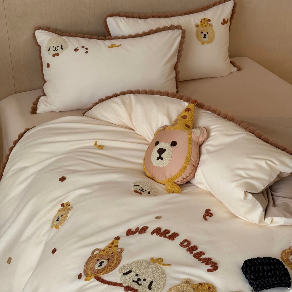 91家纺网 家纺一手货源 找家纺 佳汐蓝家纺 2025秋冬新款毛巾绣长绒棉全棉纯棉四件套栗子团团 栗子团团-奶芙