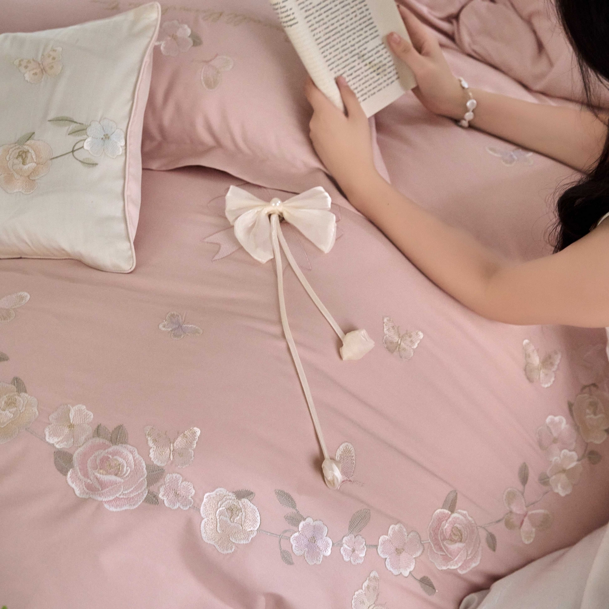 91家纺网 家纺一手货源 找家纺 佳汐蓝家纺 2025秋冬新款刺绣长绒棉全棉纯棉磨毛四件套花序 花序-粉