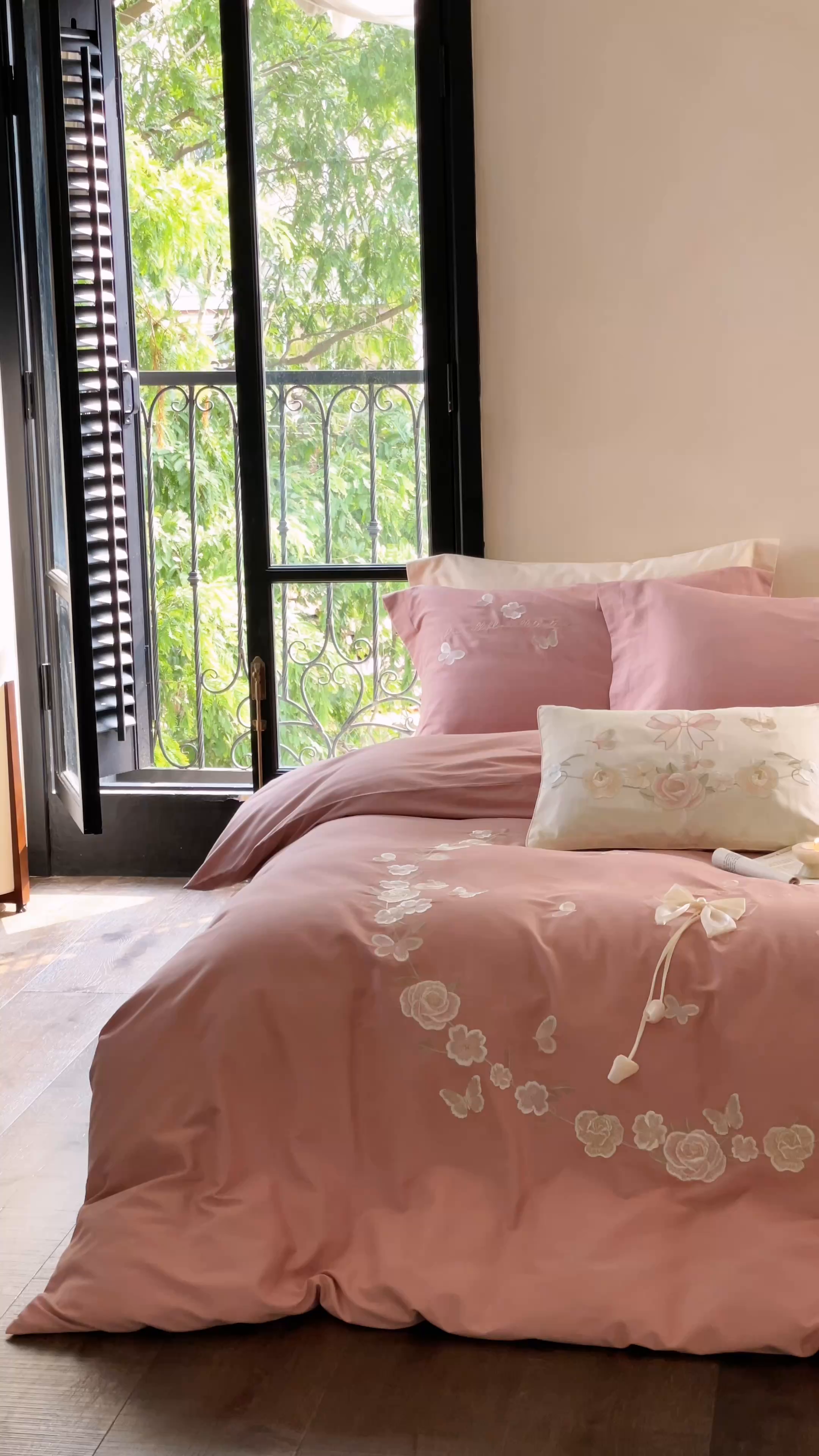 91家纺网 家纺一手货源 找家纺 佳汐蓝家纺 2025秋冬新款刺绣长绒棉全棉纯棉磨毛四件套花序 花序-浆果