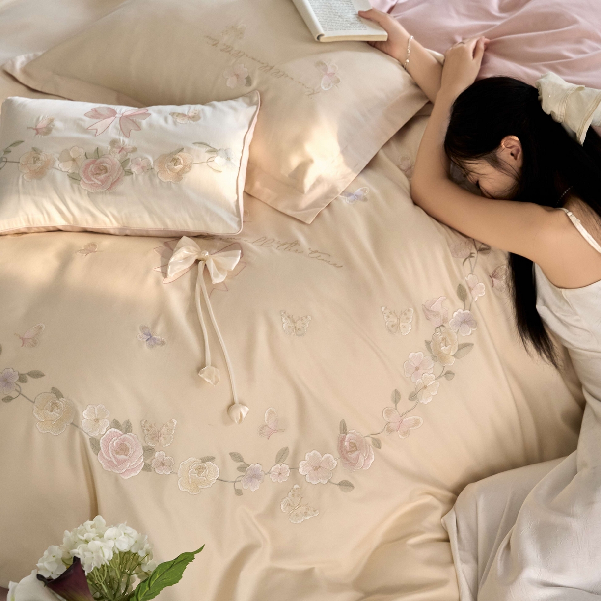 91家纺网 家纺一手货源 找家纺 佳汐蓝家纺 2025秋冬新款刺绣长绒棉全棉纯棉磨毛四件套花序 花序-奶芙粉