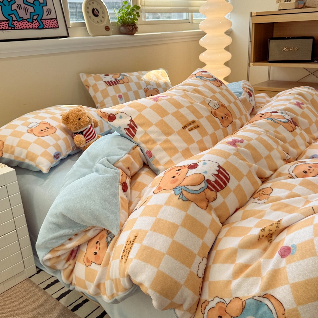 91家纺网 家纺一手货源 找家纺 （总）呗旺鹿 2025新款A类牛奶绒数码印花卡通小清新四件套（场景一）