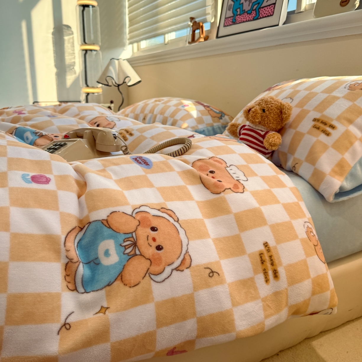 91家纺网 家纺一手货源 找家纺 （总）呗旺鹿 2025新款A类牛奶绒数码印花卡通小清新四件套（场景一）