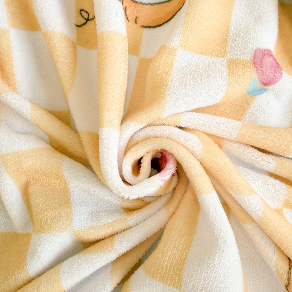 91家纺网 家纺一手货源 找家纺 （总）呗旺鹿 2025新款A类牛奶绒数码印花卡通小清新四件套（场景二）