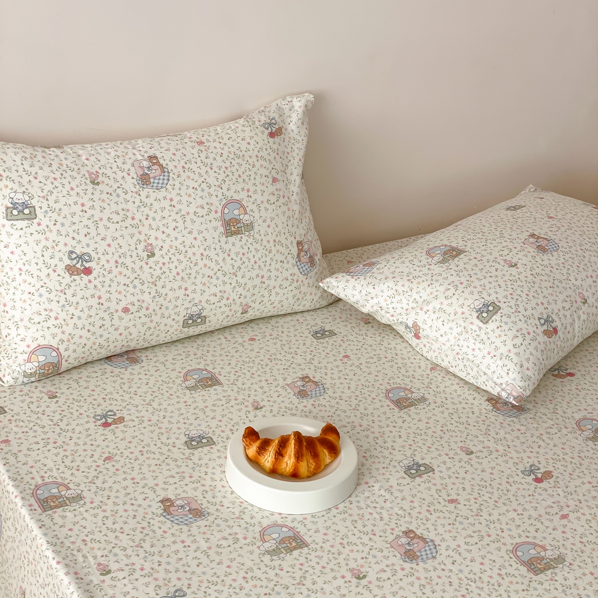 91家纺网 家纺一手货源 找家纺 8小时家纺 2025新款40s天然肌理双层纱单品床单 快乐小狗床单