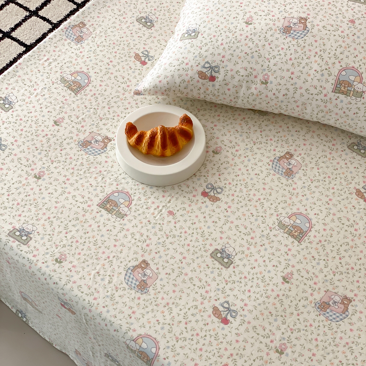 91家纺网 家纺一手货源 找家纺 8小时家纺 2025新款40s天然肌理双层纱单品床单 快乐小狗床单