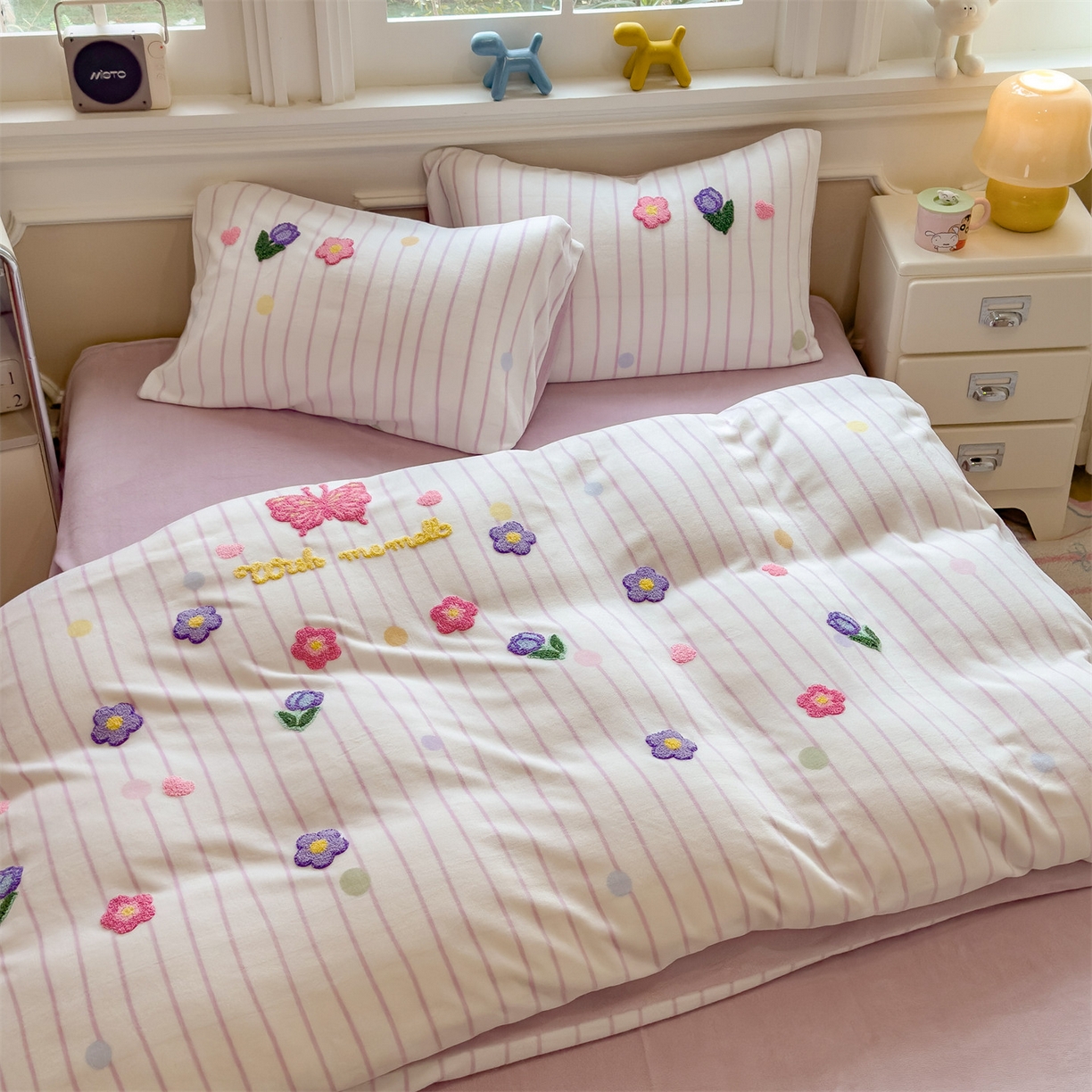 91家纺网 家纺一手货源 找家纺 兄弟坊 2025新款A类牛奶绒印花毛巾绣四件套 毛巾绣-小花园