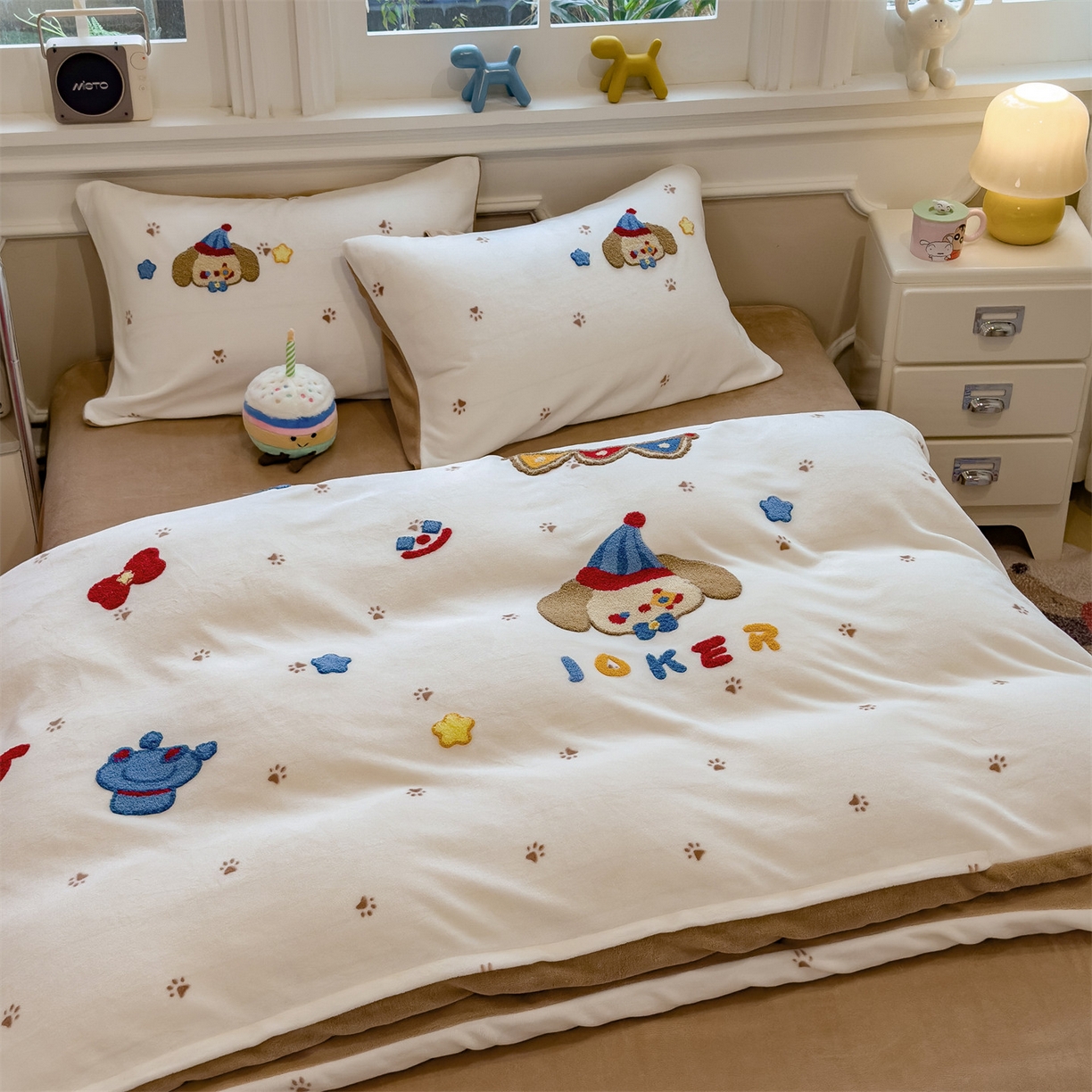 91家纺网 家纺一手货源 找家纺 兄弟坊 2025新款A类牛奶绒印花毛巾绣四件套 毛巾绣-马戏团