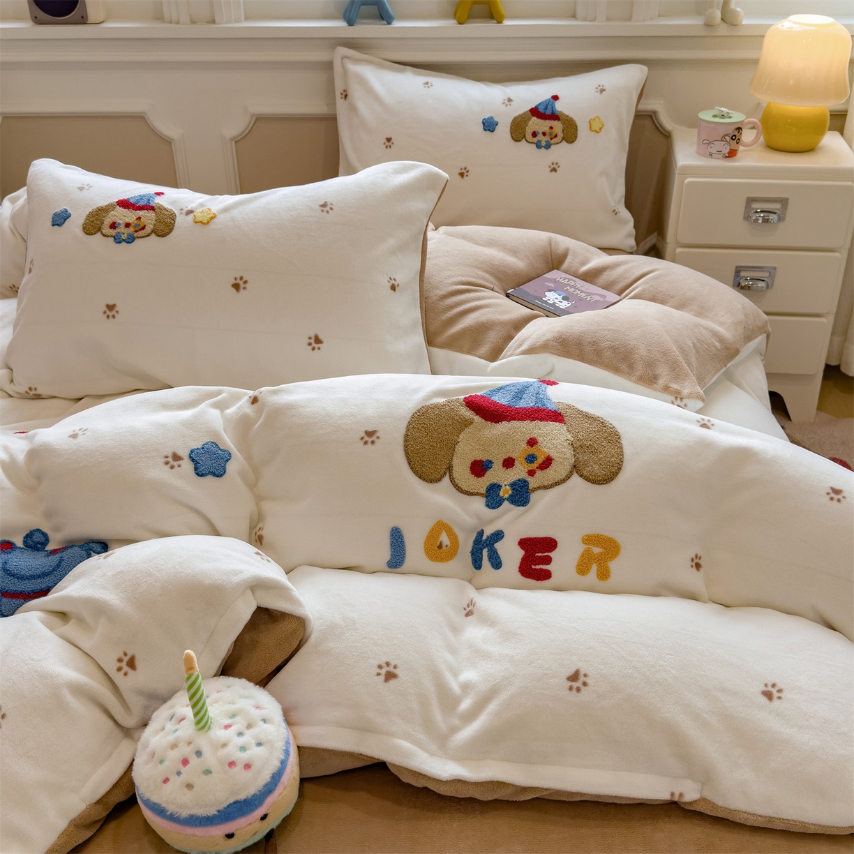 91家纺网 家纺一手货源 找家纺 兄弟坊 2025新款A类牛奶绒印花毛巾绣四件套 毛巾绣-马戏团