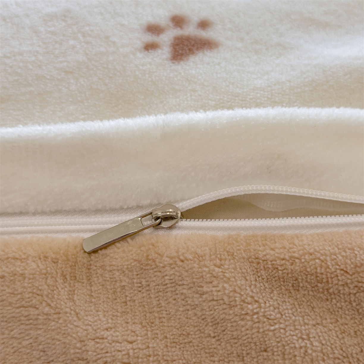 91家纺网 家纺一手货源 找家纺 兄弟坊 2025新款A类牛奶绒印花毛巾绣四件套 毛巾绣-马戏团