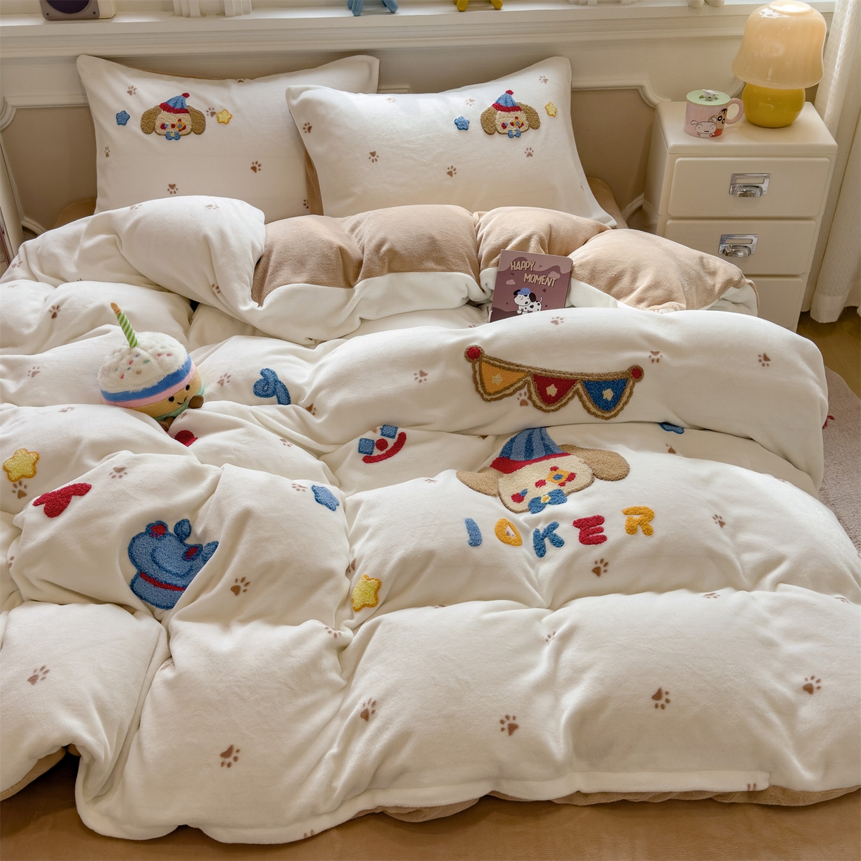 91家纺网 家纺一手货源 找家纺 兄弟坊 2025新款A类牛奶绒印花毛巾绣四件套 毛巾绣-马戏团