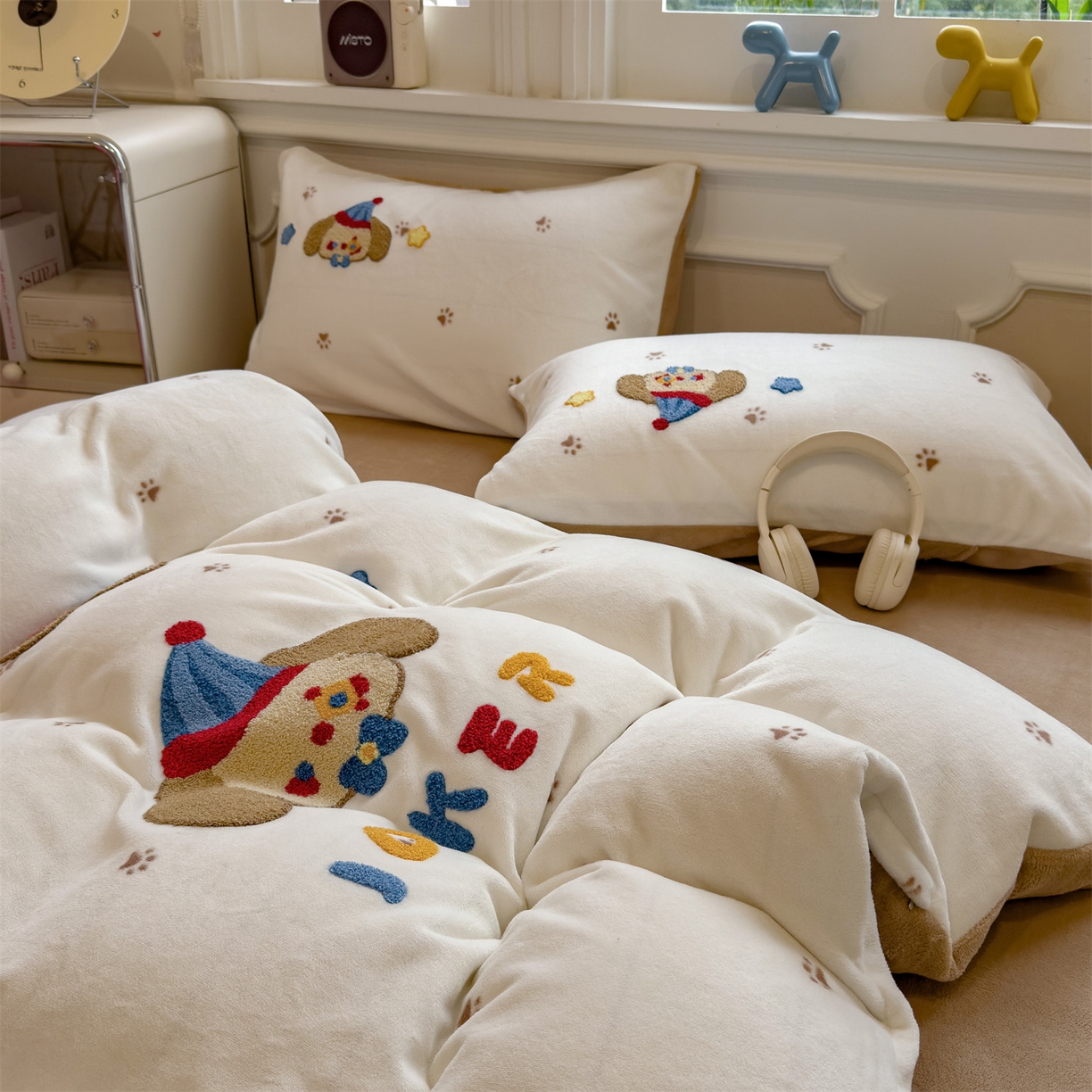 91家纺网 家纺一手货源 找家纺 兄弟坊 2025新款A类牛奶绒印花毛巾绣四件套 毛巾绣-马戏团