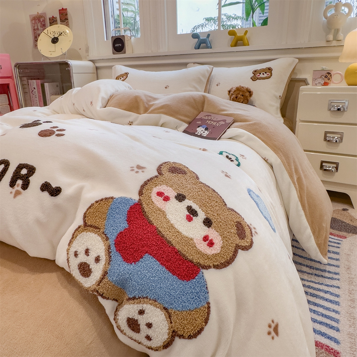 91家纺网 家纺一手货源 找家纺 兄弟坊 2025新款A类牛奶绒印花毛巾绣四件套 毛巾绣-暖暖熊