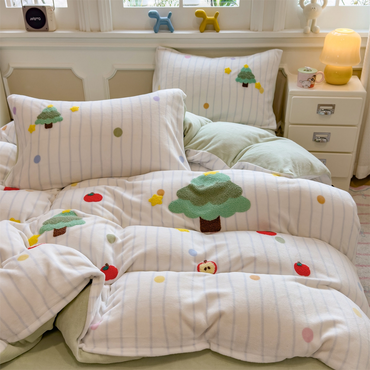 91家纺网 家纺一手货源 找家纺 兄弟坊 2025新款A类牛奶绒印花毛巾绣四件套 毛巾绣-绿森林