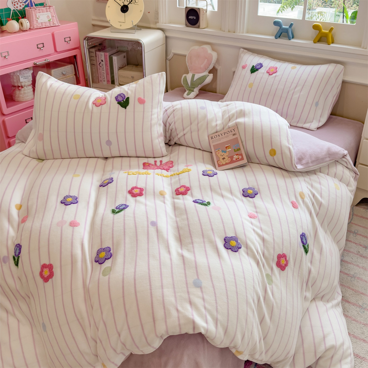 91家纺网 家纺一手货源 找家纺 兄弟坊 2025新款A类牛奶绒印花毛巾绣四件套 毛巾绣-小花园