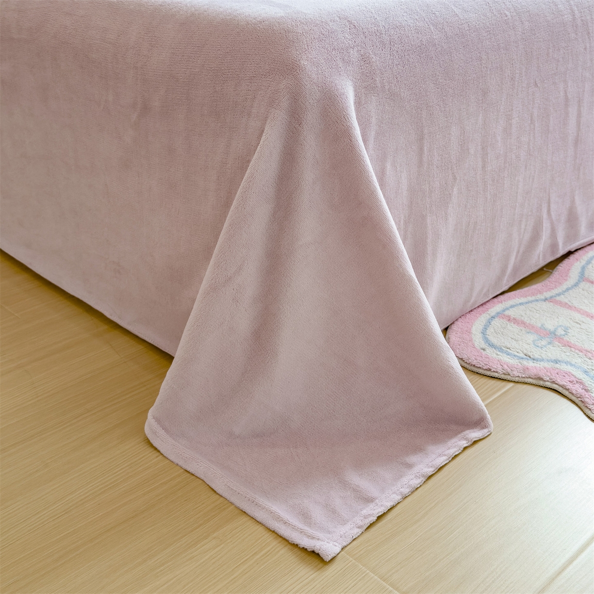 91家纺网 家纺一手货源 找家纺 兄弟坊 2025新款A类牛奶绒印花毛巾绣四件套 毛巾绣-小花园