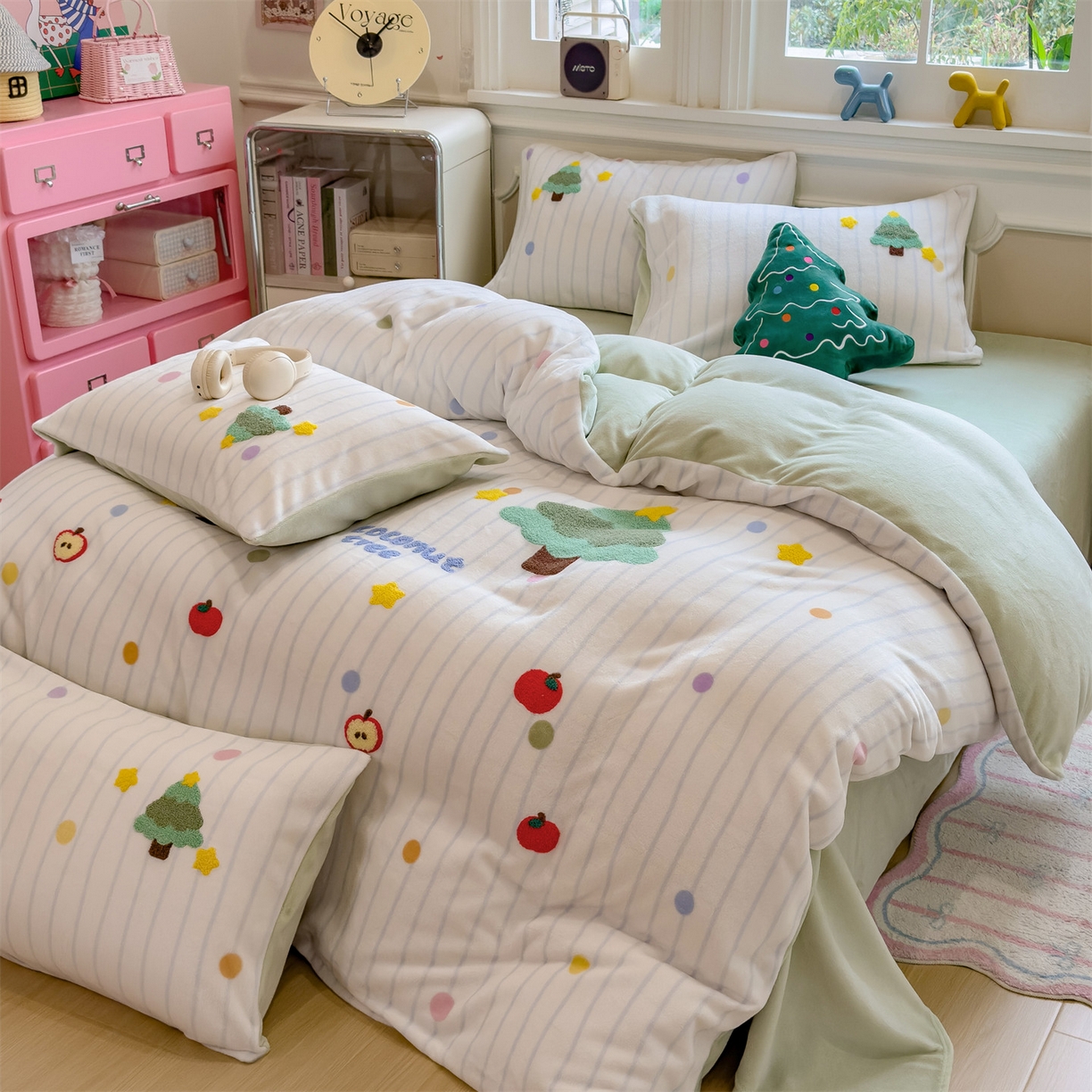 91家纺网 家纺一手货源 找家纺 兄弟坊 2025新款A类牛奶绒印花毛巾绣四件套 毛巾绣-绿森林