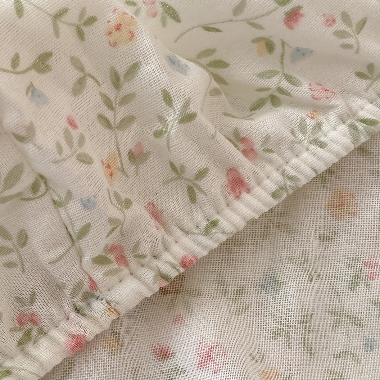 91家纺网 家纺一手货源 找家纺 8小时家纺 2025新款40s天然肌理双层纱单品床笠 快乐小狗