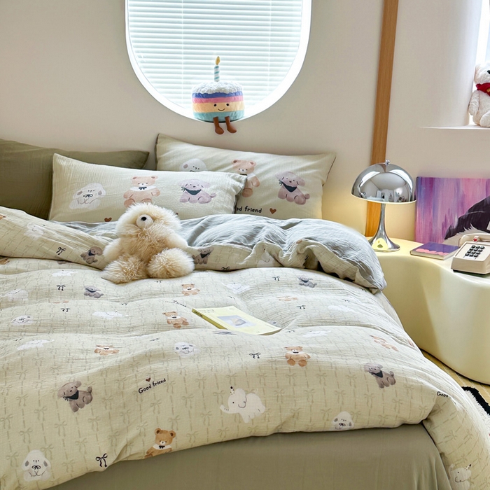 91家纺网 家纺一手货源 找家纺 咏绒家纺工厂店 2025新款全棉皱皱纱大版卡通数码印花款四件套 漂亮的领结-绿