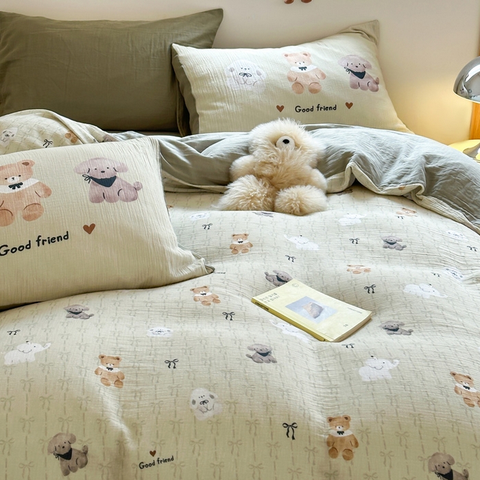 91家纺网 家纺一手货源 找家纺 咏绒家纺工厂店 2025新款全棉皱皱纱大版卡通数码印花款四件套 漂亮的领结-绿