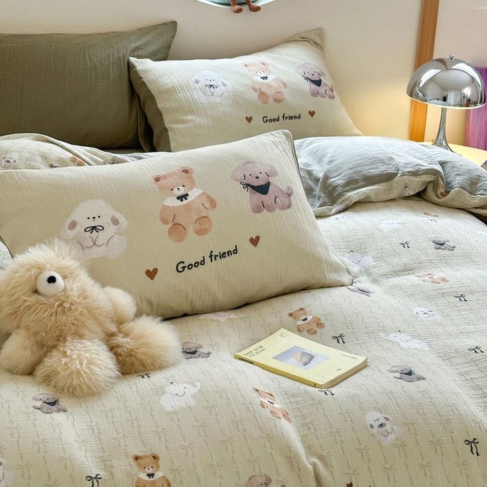 91家纺网 家纺一手货源 找家纺 咏绒家纺工厂店 2025新款全棉皱皱纱大版卡通数码印花款四件套 漂亮的领结-绿